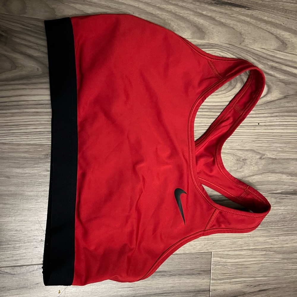 Nike Red and Black Sports Bra for Active Comfort